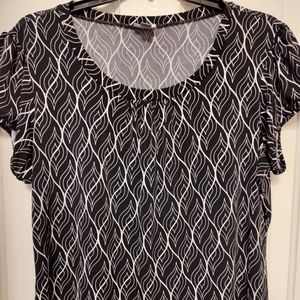Classic 2X Black/White Stretch Blouse